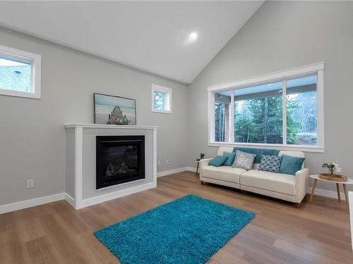 725 Salmonberry St, Campbell River, BC - Indoor Photo Showing Living Room With Fireplace