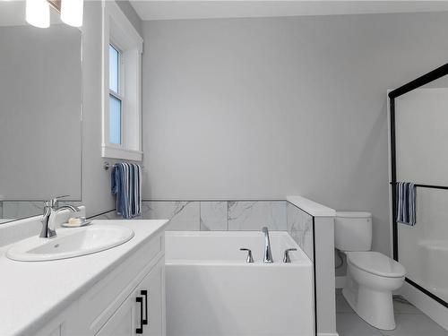 725 Salmonberry St, Campbell River, BC - Indoor Photo Showing Bathroom