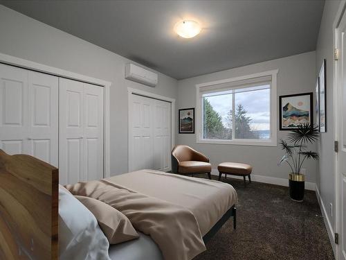 8143 Edmund St, Crofton, BC - Indoor Photo Showing Bedroom