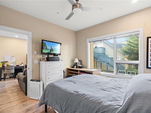 207-280 Island Hwy, View Royal, BC - Indoor Photo Showing Bedroom