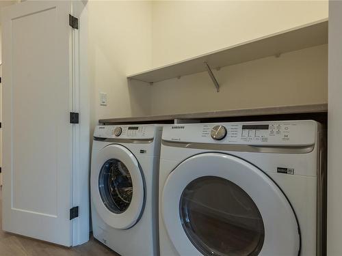 10-1580 Glen Eagle Dr, Campbell River, BC - Indoor Photo Showing Laundry Room