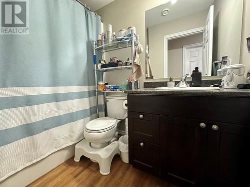8204 18 Street, Dawson Creek, BC - Indoor Photo Showing Bathroom