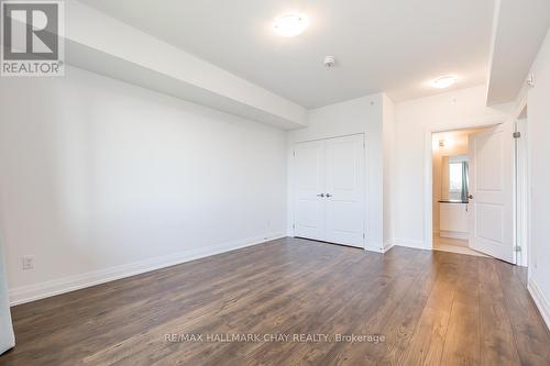 #402 -299 Cundles Rd E, Barrie, ON - Indoor Photo Showing Other Room