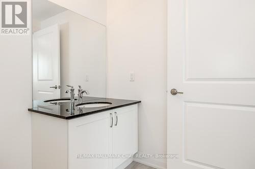 #402 -299 Cundles Rd E, Barrie, ON - Indoor Photo Showing Bathroom