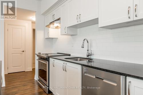 #402 -299 Cundles Rd E, Barrie, ON - Indoor Photo Showing Kitchen With Upgraded Kitchen