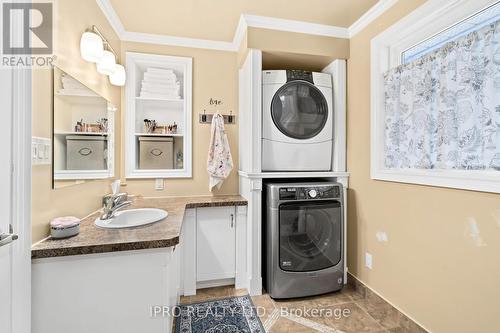 32 Agnes St, Caledon, ON - Indoor Photo Showing Laundry Room