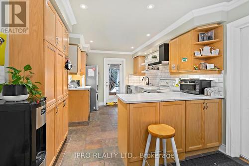 32 Agnes St, Caledon, ON - Indoor Photo Showing Kitchen