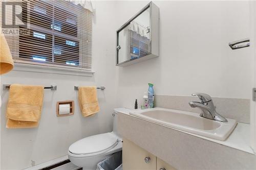 595 Elizabeth Street, Pembroke, ON - Indoor Photo Showing Bathroom