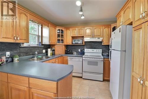 118 Oakland Ave, Moncton, NB - Indoor Photo Showing Kitchen With Double Sink