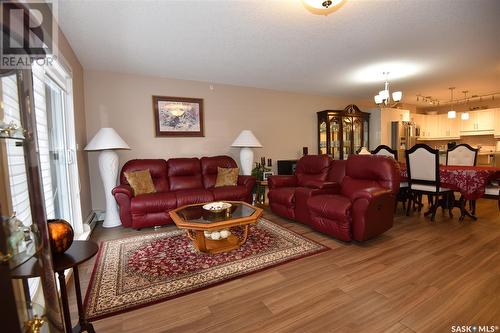 406 516 4Th Street E, Nipawin, SK - Indoor Photo Showing Living Room