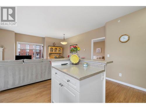 1125 Bernard Avenue Unit# 406, Kelowna, BC - Indoor Photo Showing Kitchen
