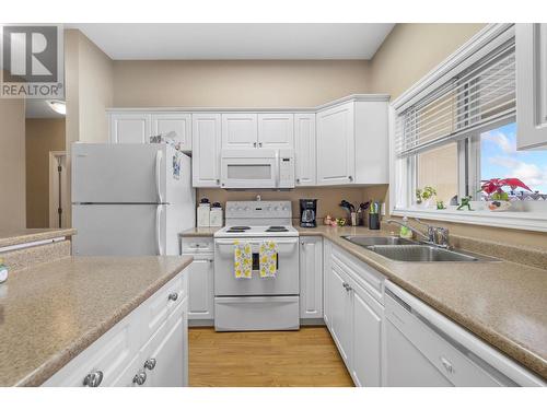 1125 Bernard Avenue Unit# 406, Kelowna, BC - Indoor Photo Showing Kitchen With Double Sink