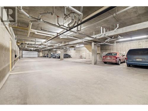 1125 Bernard Avenue Unit# 406, Kelowna, BC - Indoor Photo Showing Garage