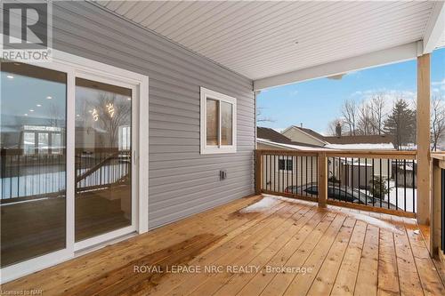 735 Dominion Rd, Fort Erie, ON - Outdoor With Deck Patio Veranda With Exterior