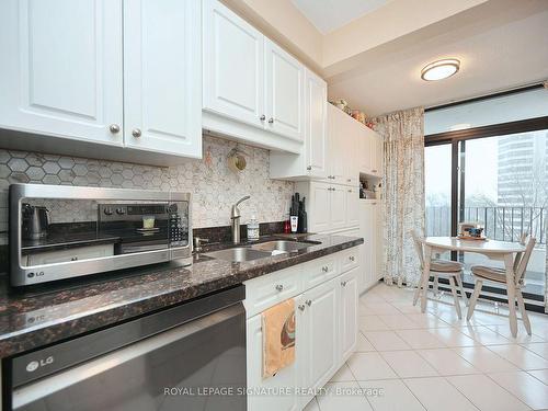 610-1333 Bloor St, Mississauga, ON - Indoor Photo Showing Kitchen With Double Sink