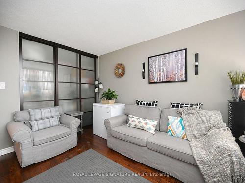 610-1333 Bloor St, Mississauga, ON - Indoor Photo Showing Living Room