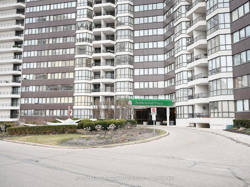 610-1333 Bloor St, Mississauga, ON - Outdoor With Balcony With Facade