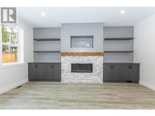 1390 21 Street Ne, Salmon Arm, BC - Indoor With Fireplace