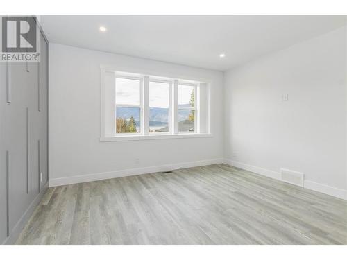 1390 21 Street Ne, Salmon Arm, BC - Indoor Photo Showing Other Room