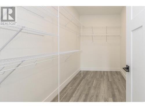 1390 21 Street Ne, Salmon Arm, BC - Indoor With Storage