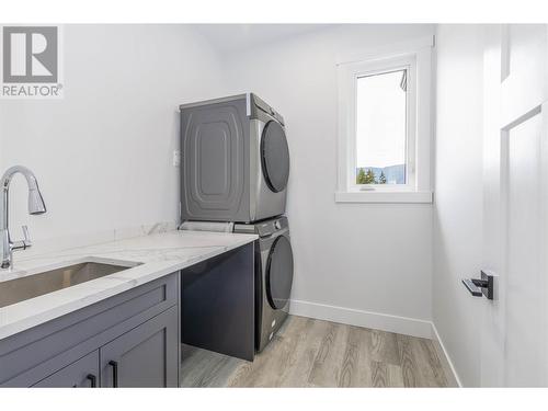 1390 21 Street Ne, Salmon Arm, BC - Indoor Photo Showing Laundry Room