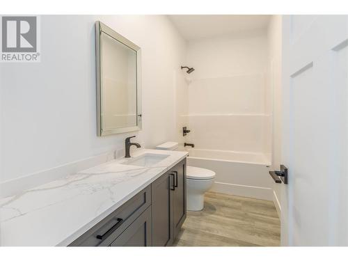 1390 21 Street Ne, Salmon Arm, BC - Indoor Photo Showing Bathroom