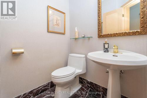 937 Whittier Cres, Mississauga, ON - Indoor Photo Showing Bathroom