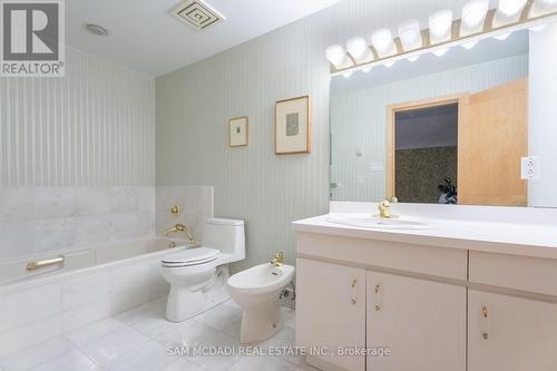 937 Whittier Cres, Mississauga, ON - Indoor Photo Showing Bathroom
