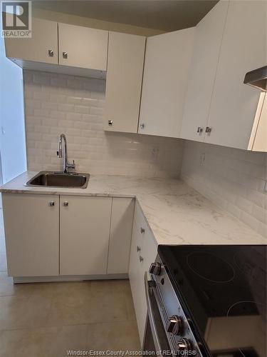 566 Parent, Windsor, ON - Indoor Photo Showing Kitchen