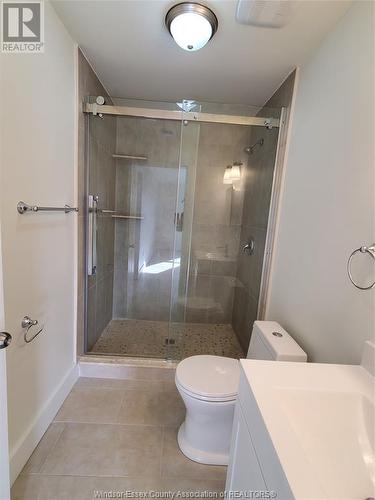 566 Parent, Windsor, ON - Indoor Photo Showing Bathroom