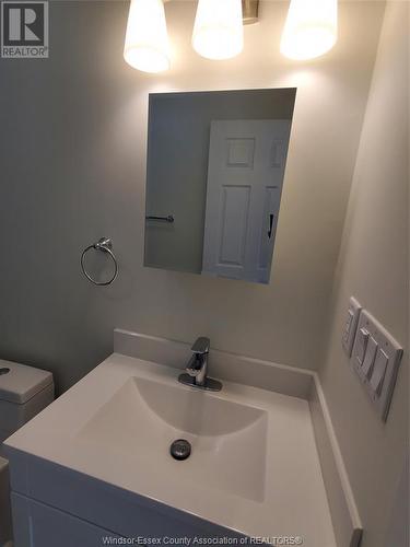 566 Parent, Windsor, ON - Indoor Photo Showing Bathroom