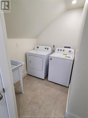 566 Parent, Windsor, ON - Indoor Photo Showing Laundry Room
