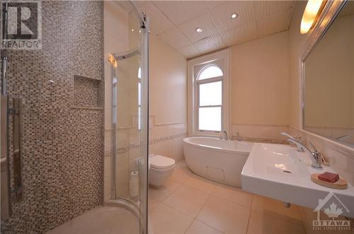 31 Lakeshore Drive, Morrisburg, ON - Indoor Photo Showing Bathroom