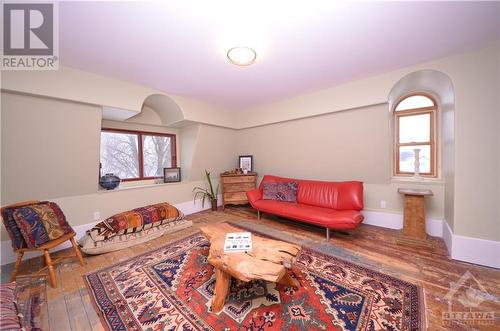 31 Lakeshore Drive, Morrisburg, ON - Indoor Photo Showing Living Room