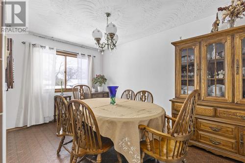 100 Pleasant Dr, Sault Ste. Marie, ON - Indoor Photo Showing Dining Room