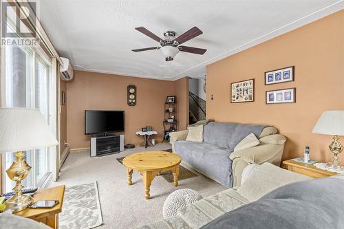 100 Pleasant Dr, Sault Ste. Marie, ON - Indoor Photo Showing Living Room