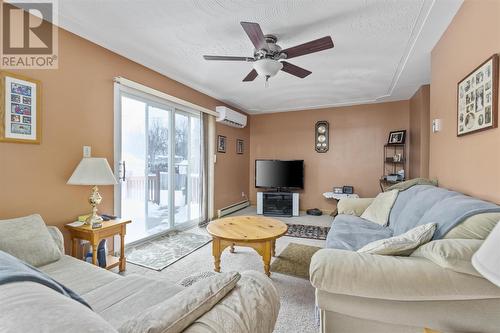 100 Pleasant Dr, Sault Ste. Marie, ON - Indoor Photo Showing Living Room