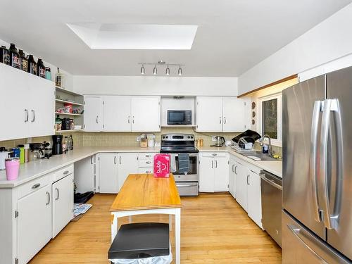 2773 Fairfield St, Duncan, BC - Indoor Photo Showing Kitchen