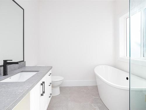 539 Stonehouse Pl, Colwood, BC - Indoor Photo Showing Bathroom