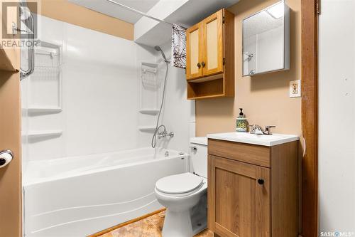147 Pasqua Street, Regina, SK - Indoor Photo Showing Bathroom