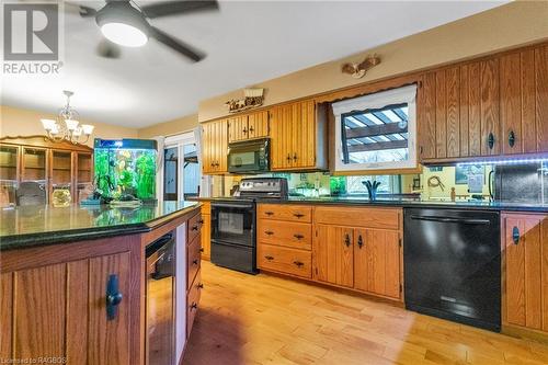 77 3Rd Street, Hanover, ON - Indoor Photo Showing Kitchen