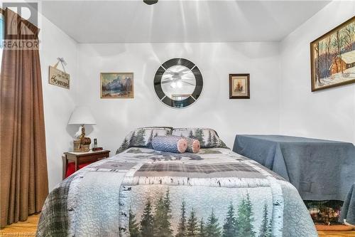 77 3Rd Street, Hanover, ON - Indoor Photo Showing Bedroom