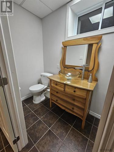 1705 Kraft Creek Rd, Timmins, ON - Indoor Photo Showing Bathroom