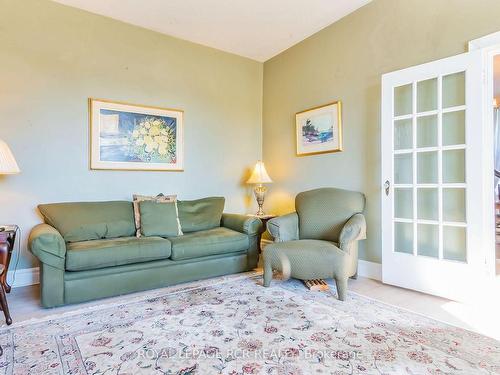 1380 Queen St W, Caledon, ON - Indoor Photo Showing Living Room