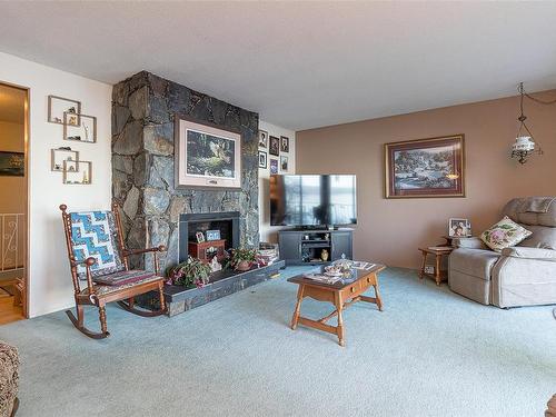 2611 Mill Bay Rd, Mill Bay, BC - Indoor Photo Showing Living Room With Fireplace