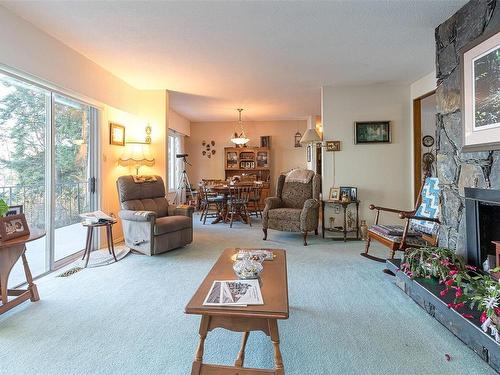 2611 Mill Bay Rd, Mill Bay, BC - Indoor Photo Showing Living Room With Fireplace