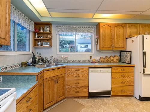 2611 Mill Bay Rd, Mill Bay, BC - Indoor Photo Showing Kitchen With Double Sink