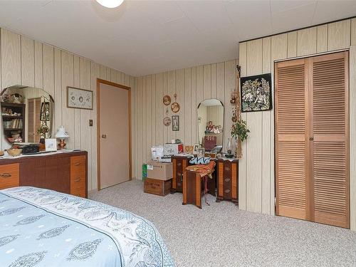 2611 Mill Bay Rd, Mill Bay, BC - Indoor Photo Showing Bedroom