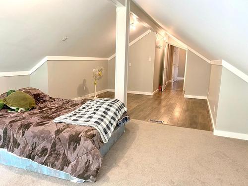 11325 Granby Road, Grand Forks, BC - Indoor Photo Showing Bedroom