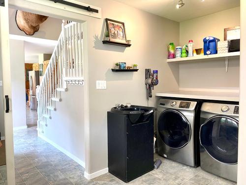 11325 Granby Road, Grand Forks, BC - Indoor Photo Showing Laundry Room